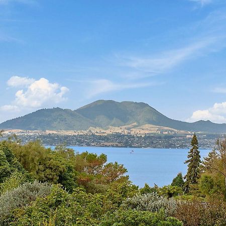 Lofty Lakeviews - Acacia Bay Holiday Home Таупо Екстериор снимка