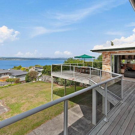 Lofty Lakeviews - Acacia Bay Holiday Home Таупо Екстериор снимка
