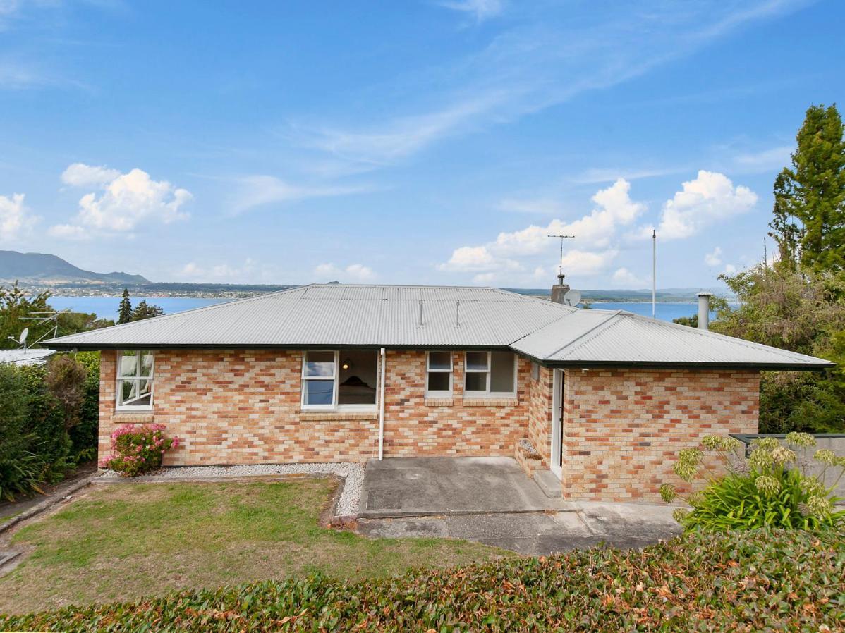 Lofty Lakeviews - Acacia Bay Holiday Home Таупо Екстериор снимка