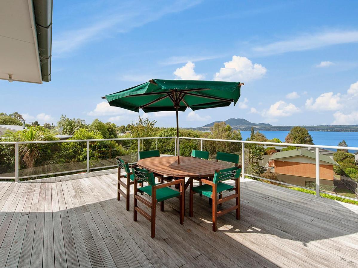 Lofty Lakeviews - Acacia Bay Holiday Home Таупо Екстериор снимка