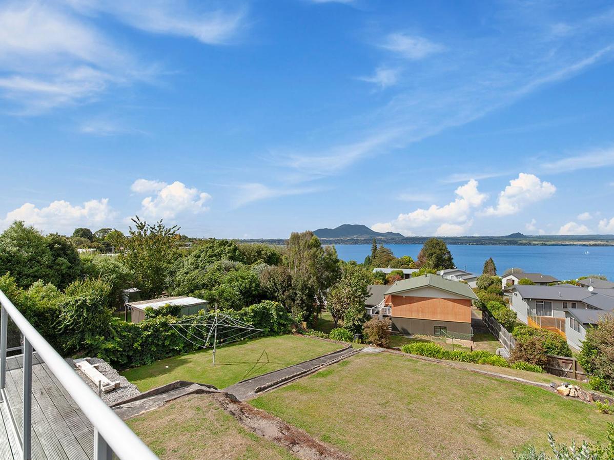 Lofty Lakeviews - Acacia Bay Holiday Home Таупо Екстериор снимка