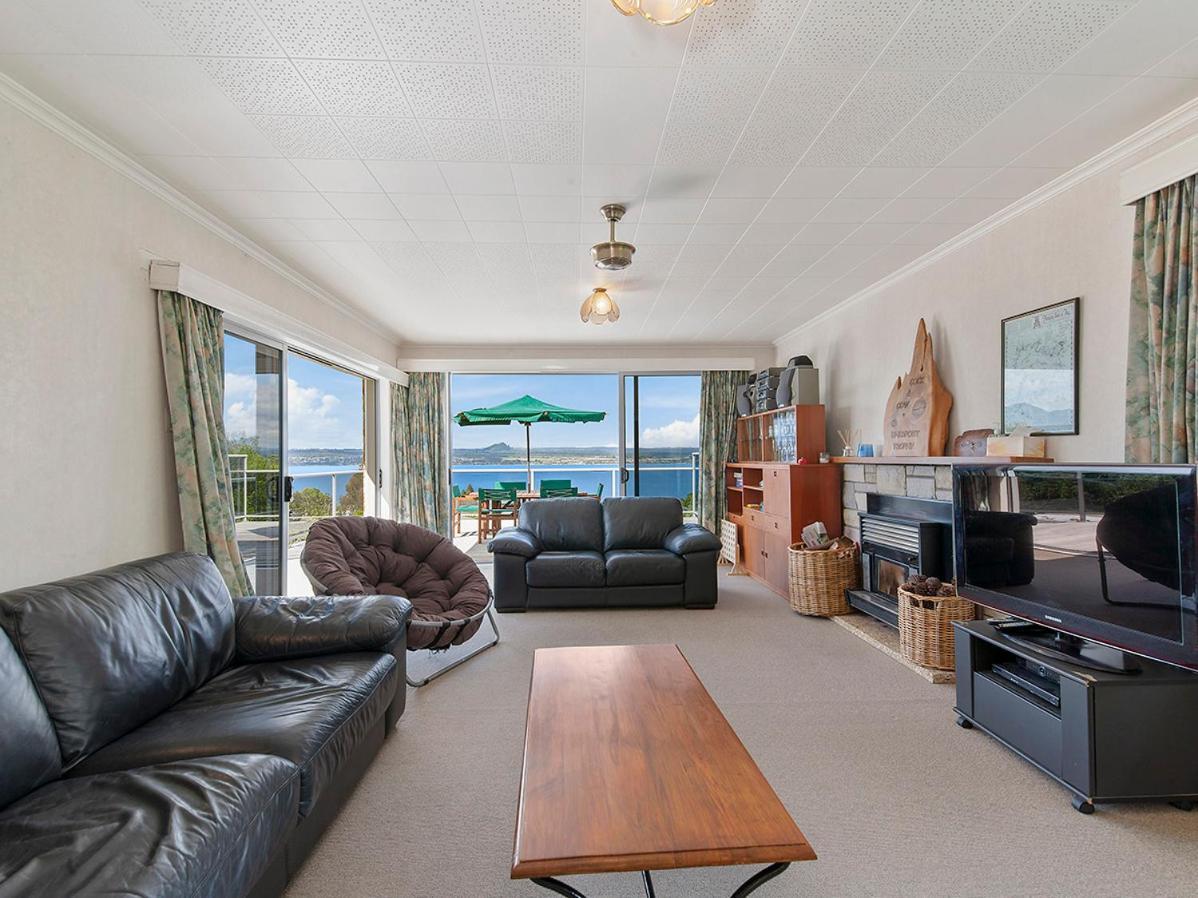 Lofty Lakeviews - Acacia Bay Holiday Home Таупо Екстериор снимка
